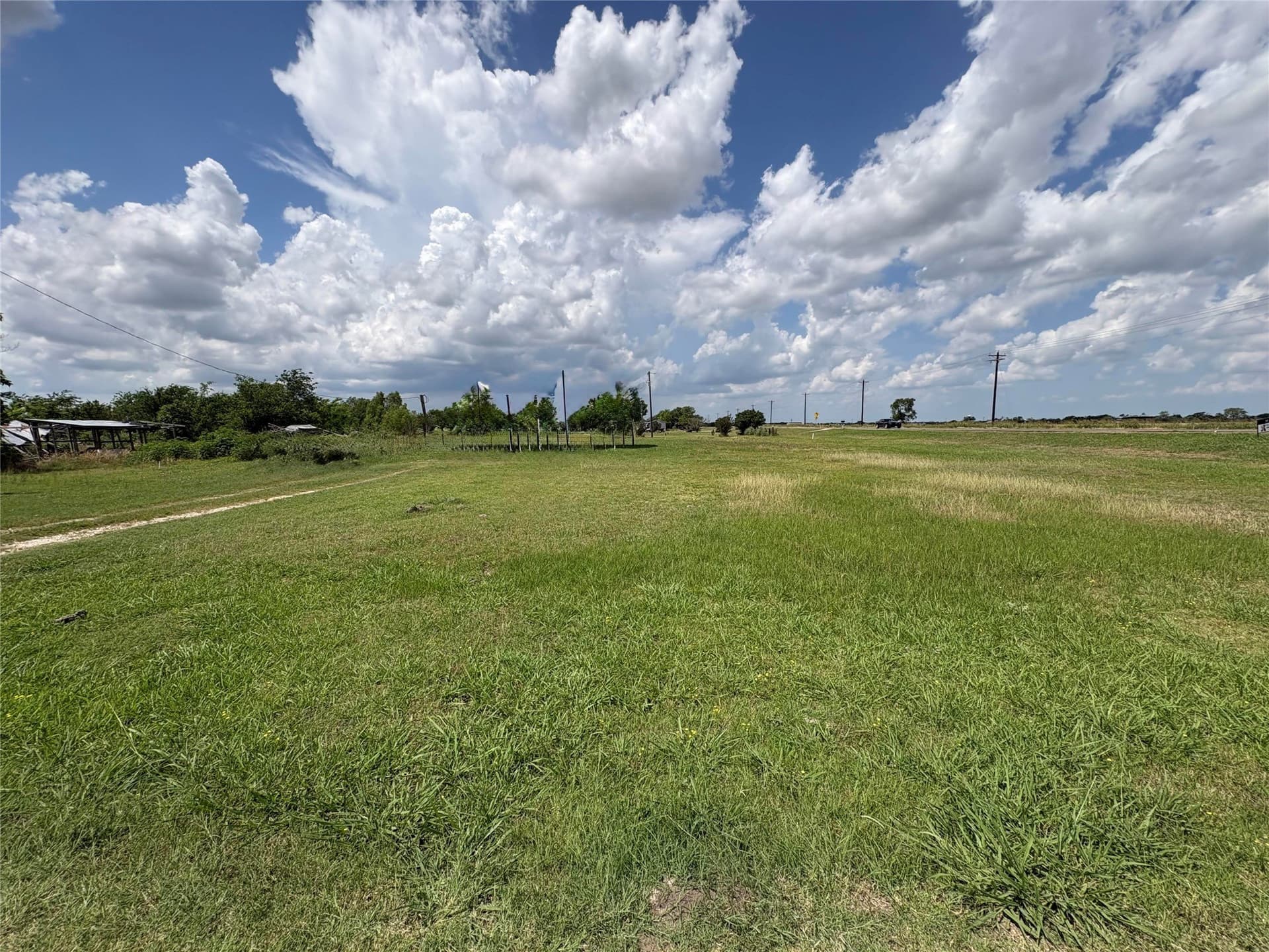 1 acres in Kaufman County gallery image 3