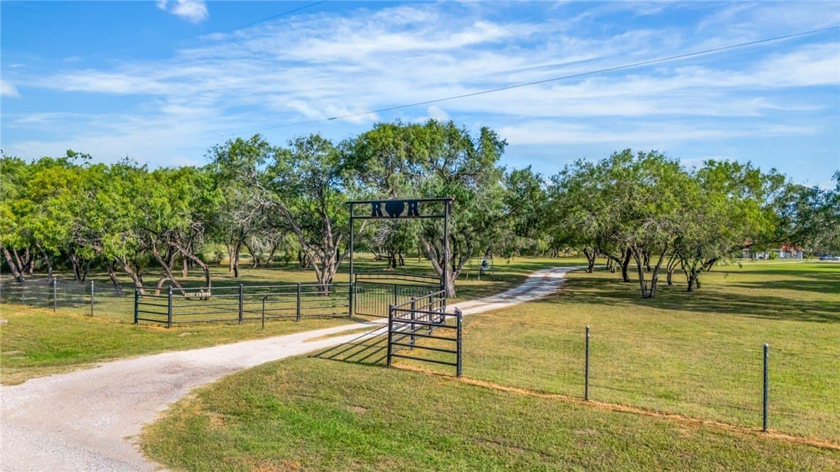 43,560 acres in San Patricio County - photo 4