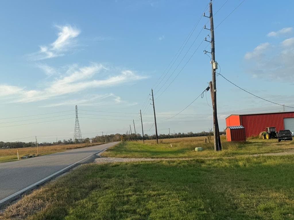 25 acres in Angleton County gallery image 4