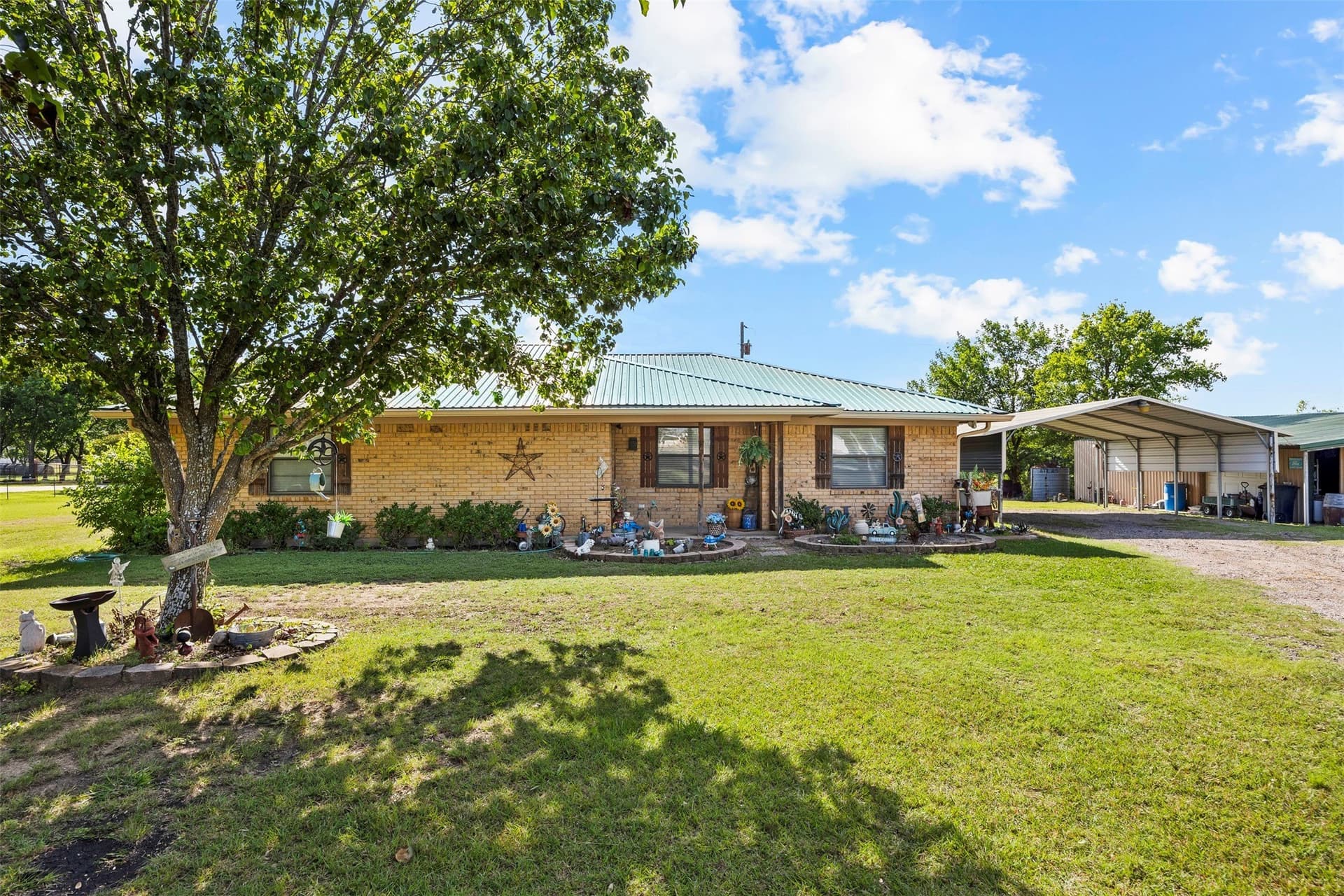 65.3 acres in Ellis County