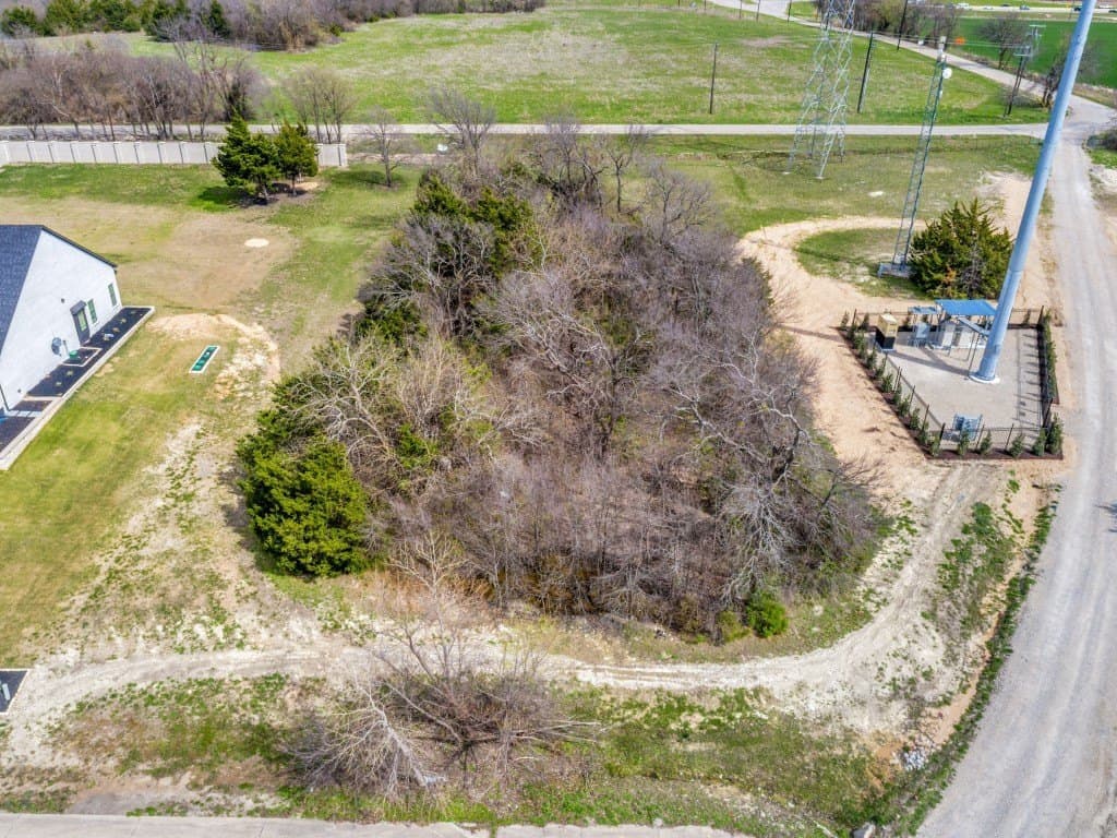 1.07 acres in Collin County gallery image 2