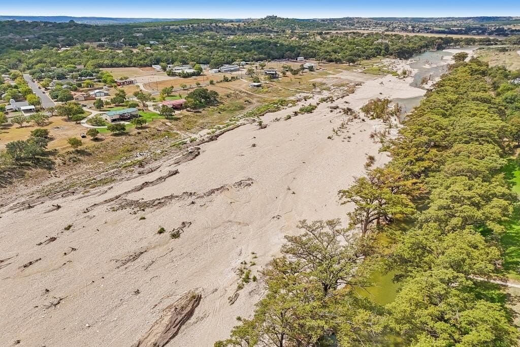 3.81 acres in Kerr County - photo 32