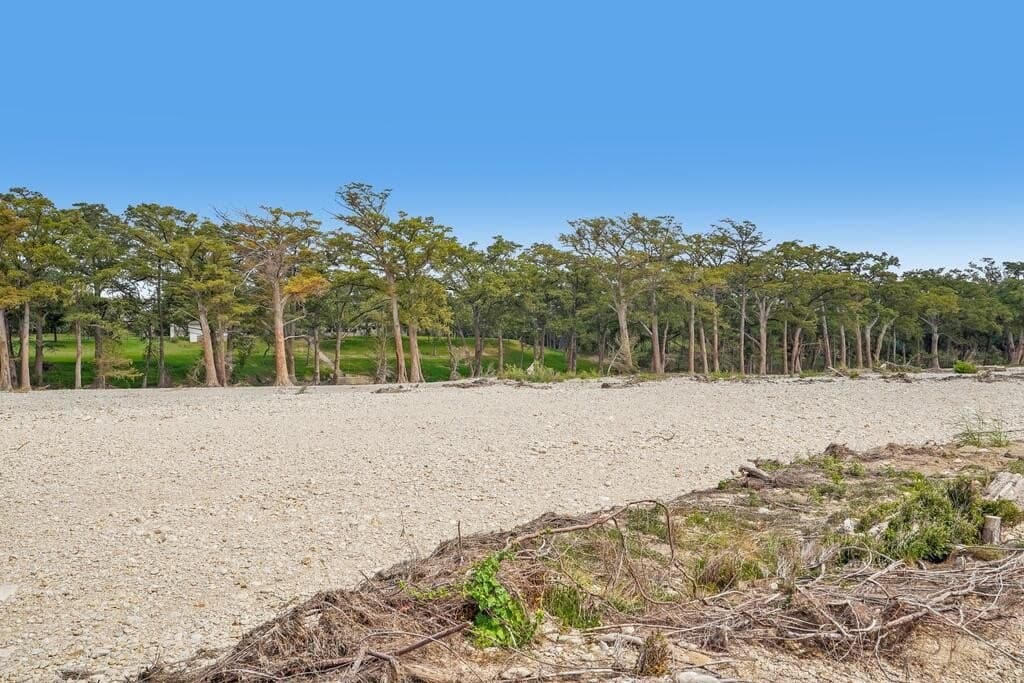 3.81 acres in Kerr County - photo 33