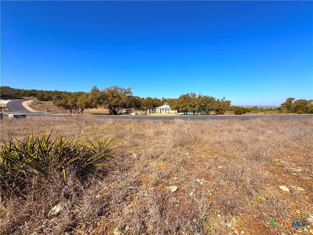 0.94 acres in Comal County - photo 10