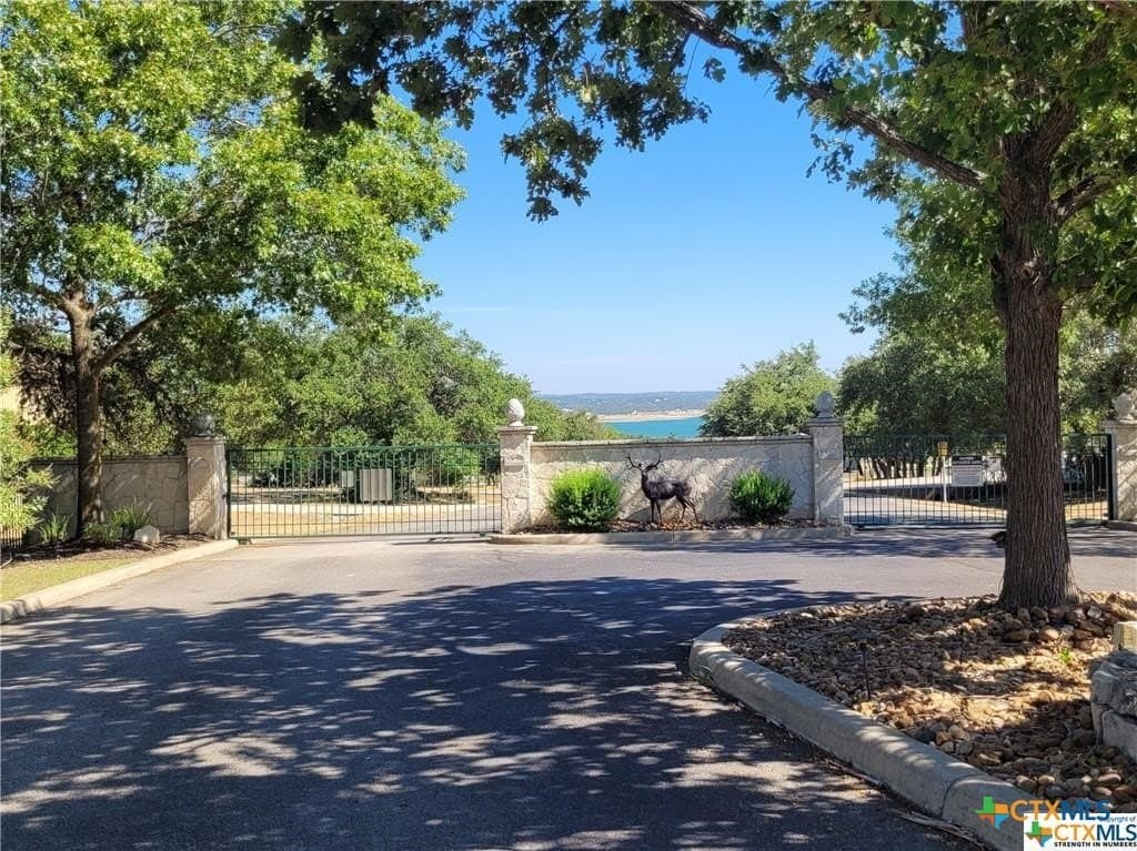 0.94 acres in Comal County gallery image 3