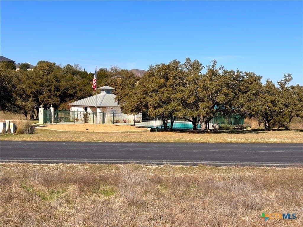 0.94 acres in Comal County - photo 11
