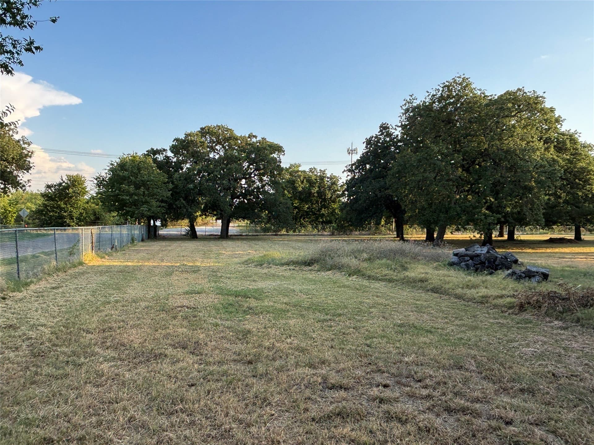 1.43 acres in Tarrant County - photo 9