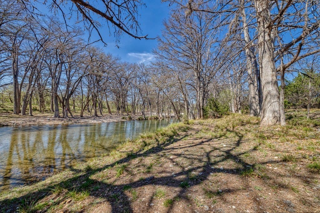 7 acres in Real County - photo 37