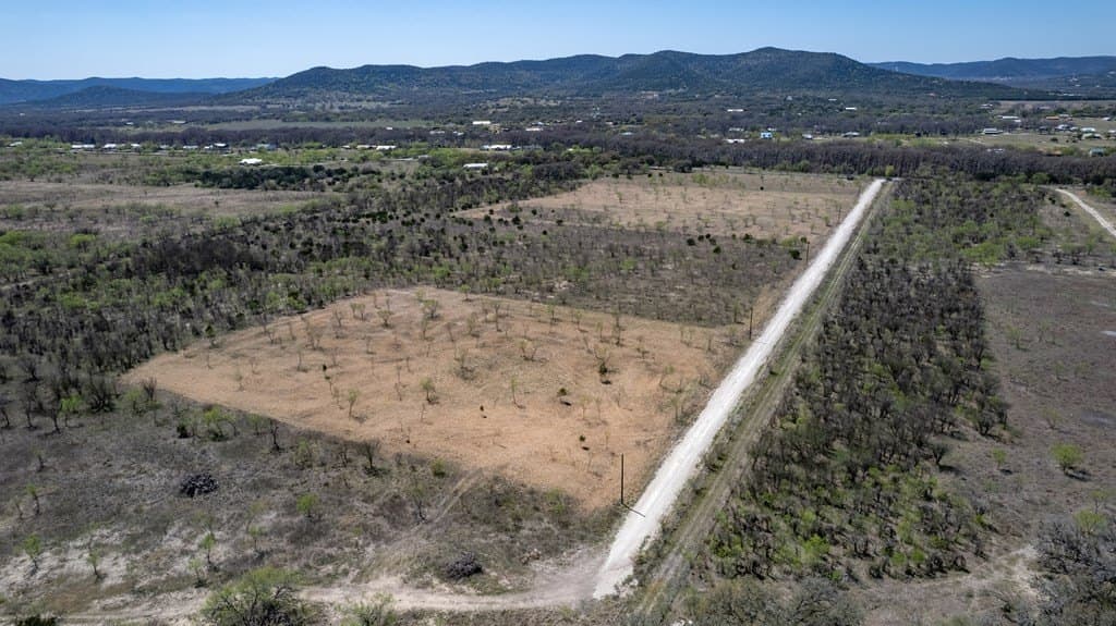 7 acres in Real County - photo 40