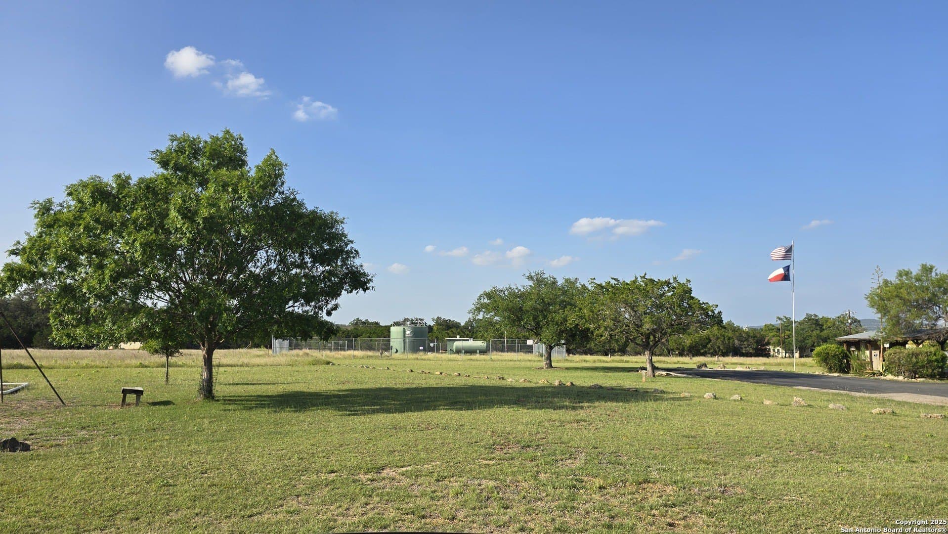 0.51 acres in Bandera County gallery image 4