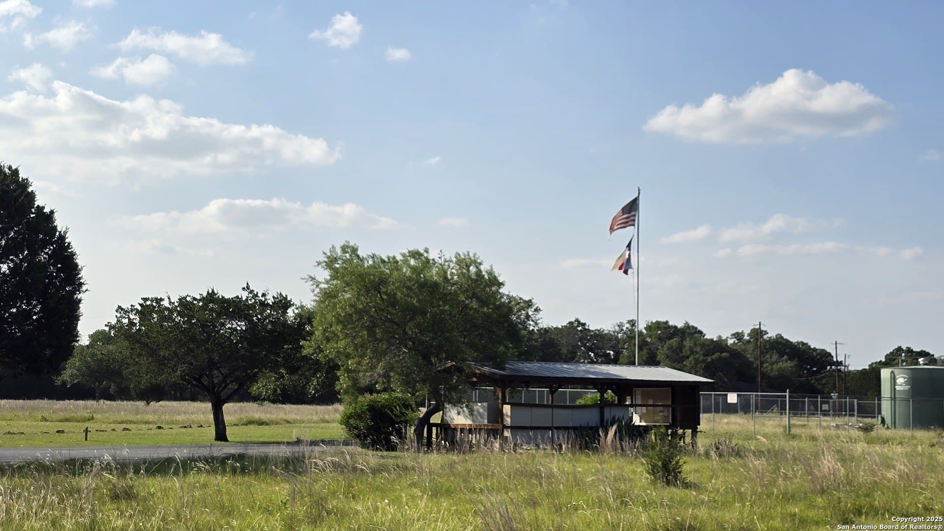 0.51 acres in Bandera County gallery image 3
