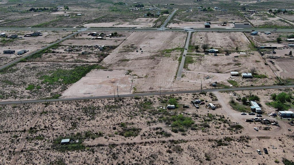1.25 acres in Crane County - photo 8