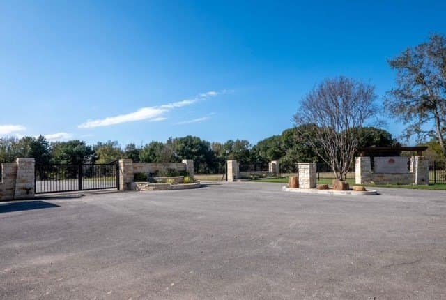 2.5 acres in Navarro County gallery image 2