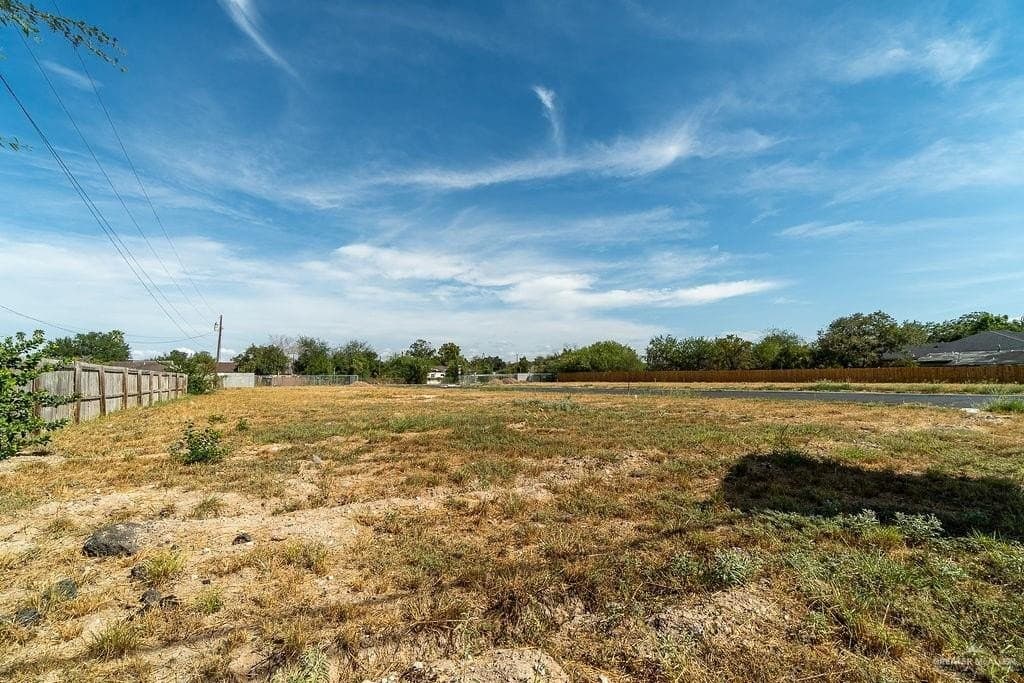 0.05 acres in Hidalgo County - photo 9