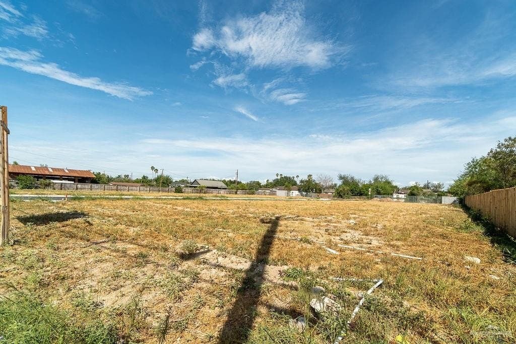0.05 acres in Hidalgo County - photo 8