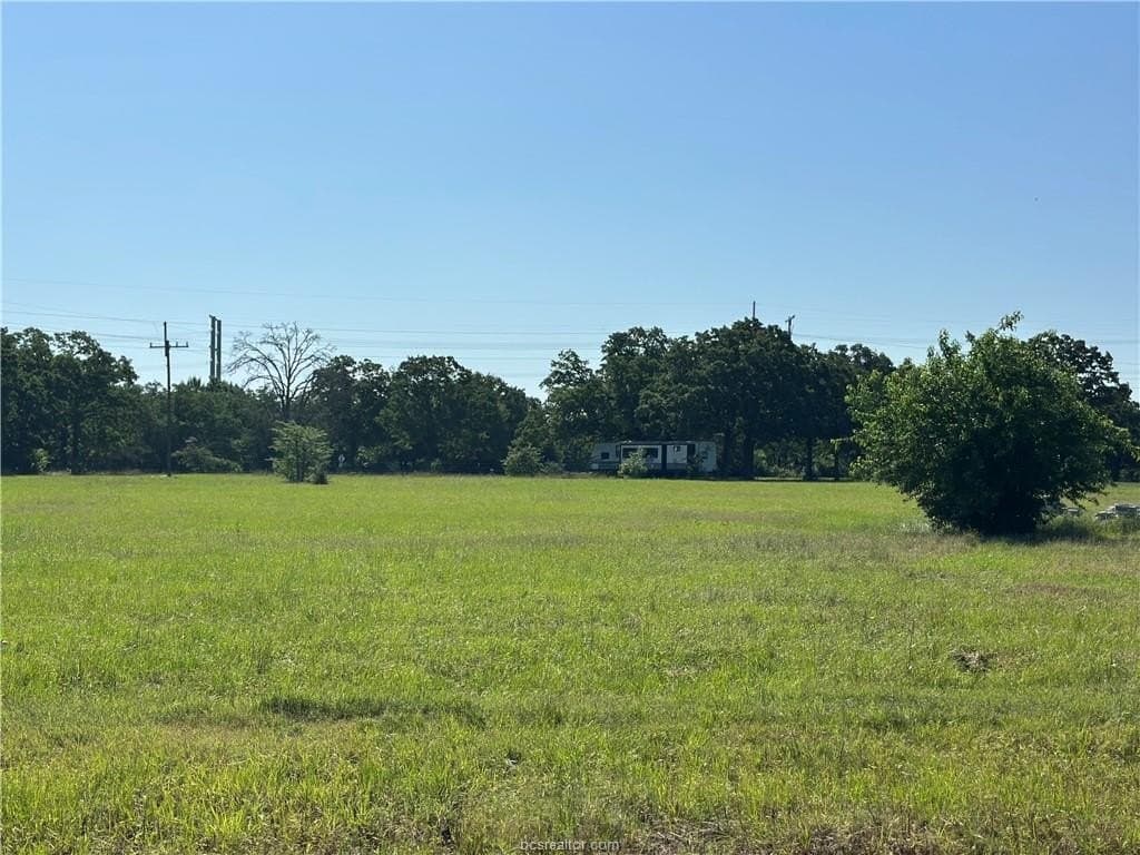 1.01 acres in Grimes County gallery image 3