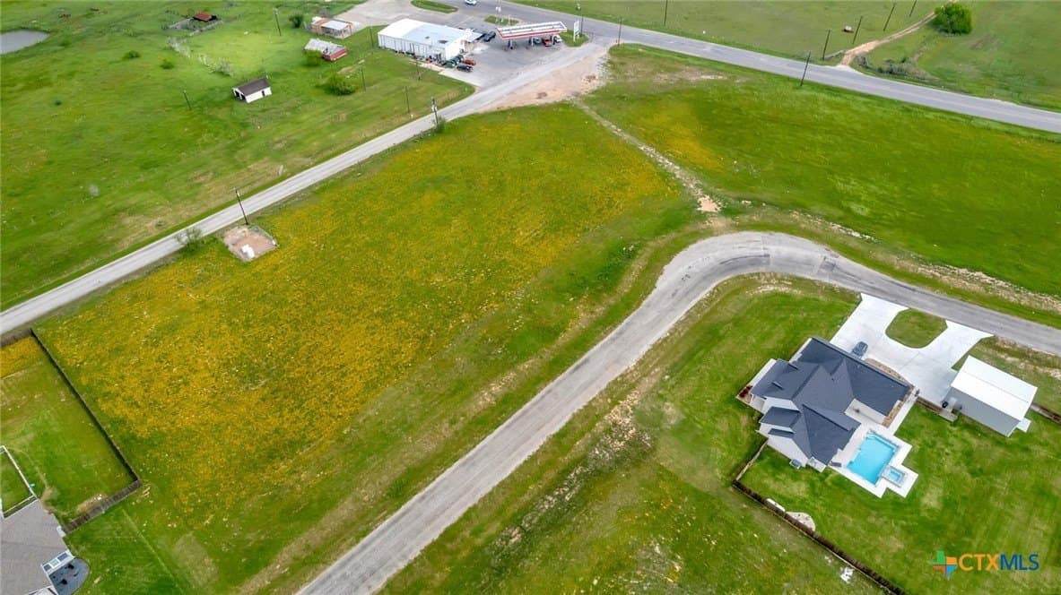 1.06 acres in Victoria County gallery image 3