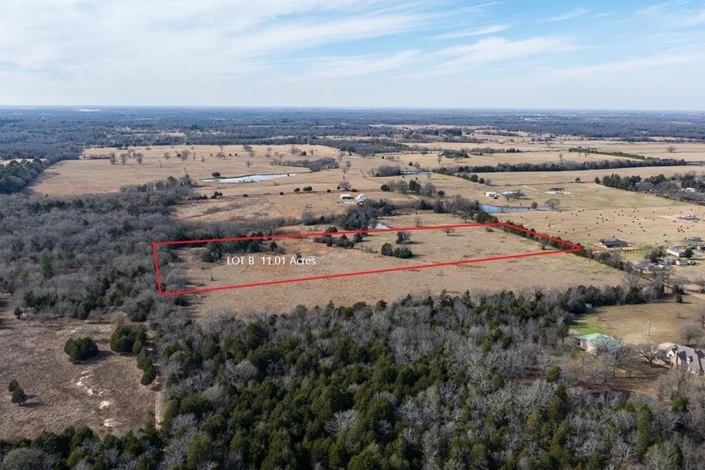 11.01 acres in Henderson County