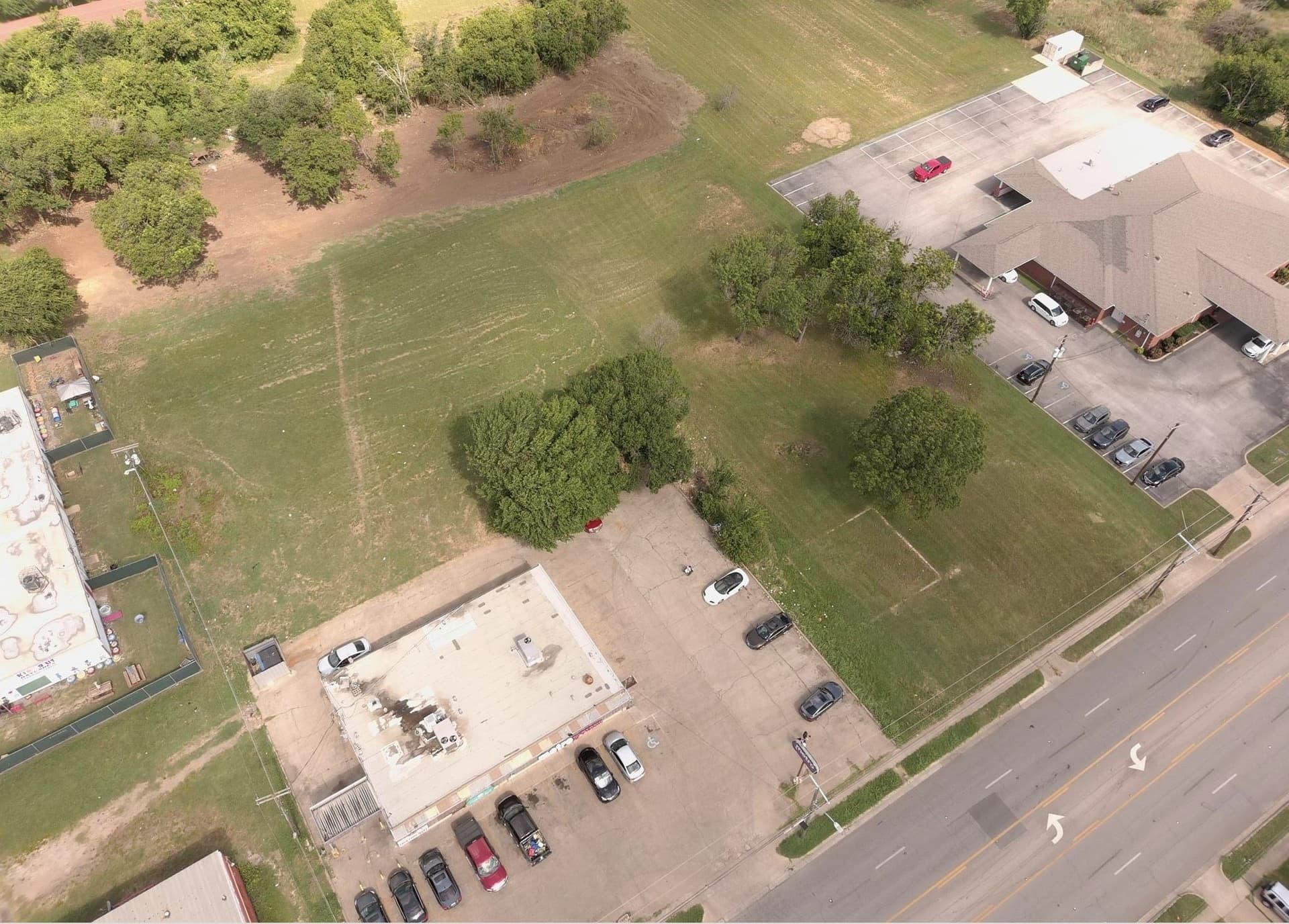 1.04 acres in Tarrant County gallery image 3