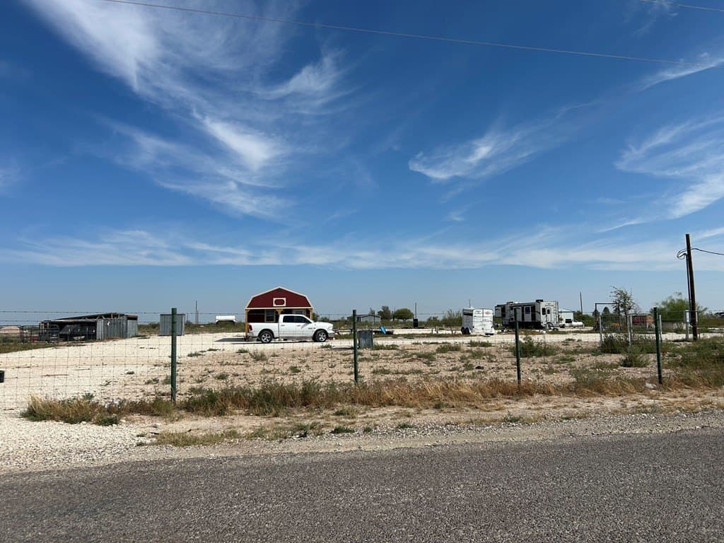 9 acres in Pecos County gallery image 4