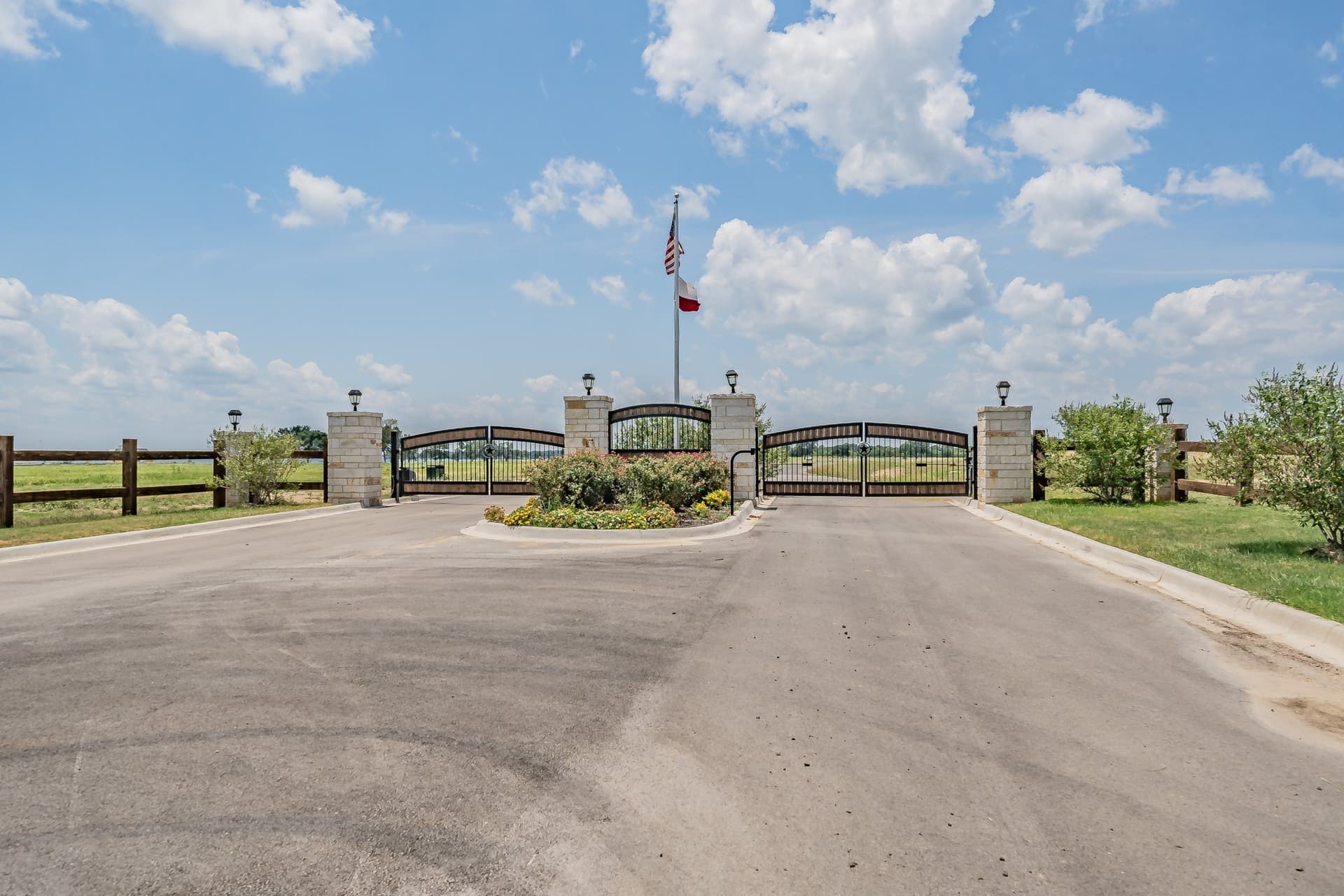 1.33 acres in Navarro County - photo 33