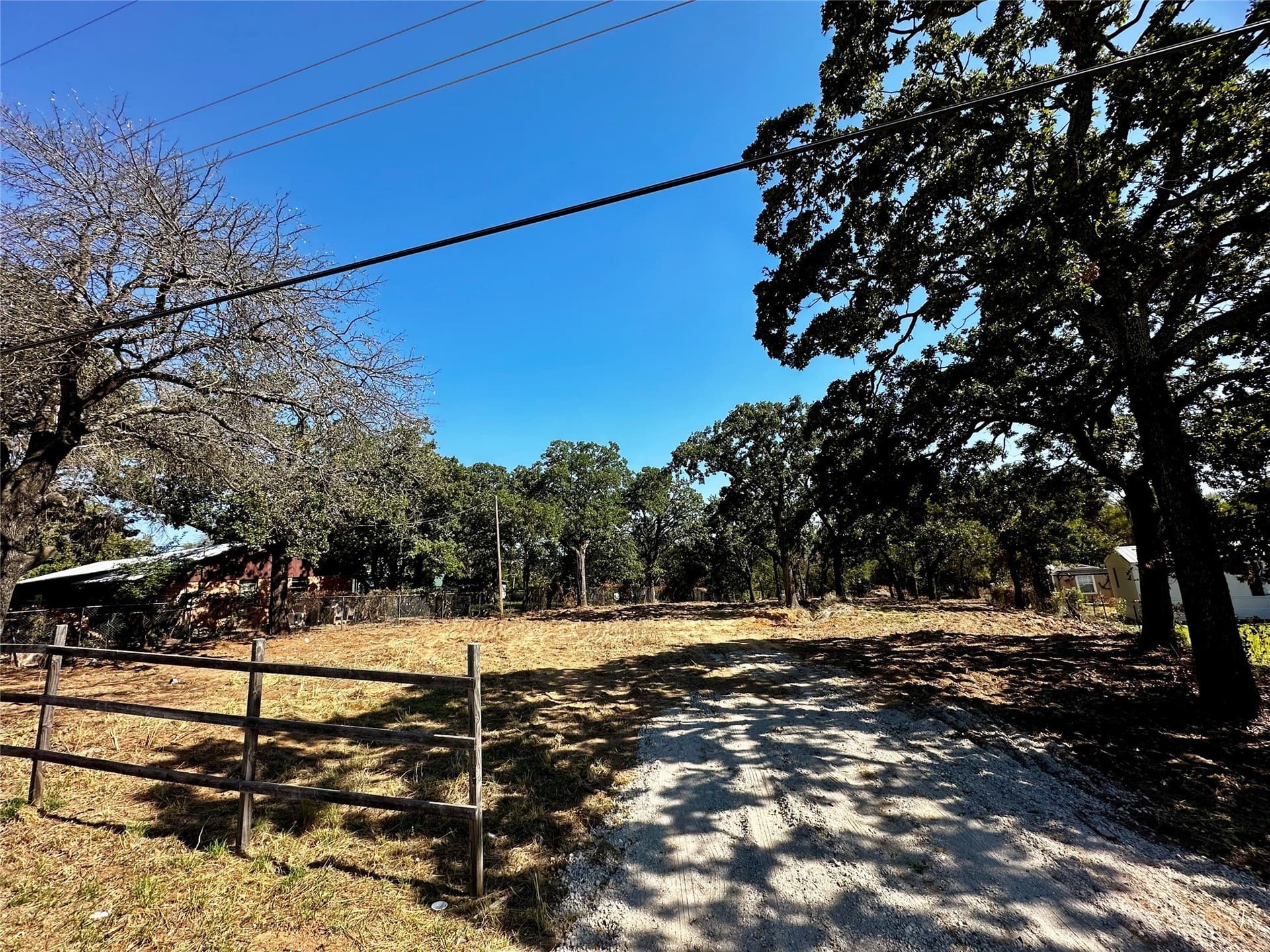 1.58 acres in Tarrant County gallery image 3