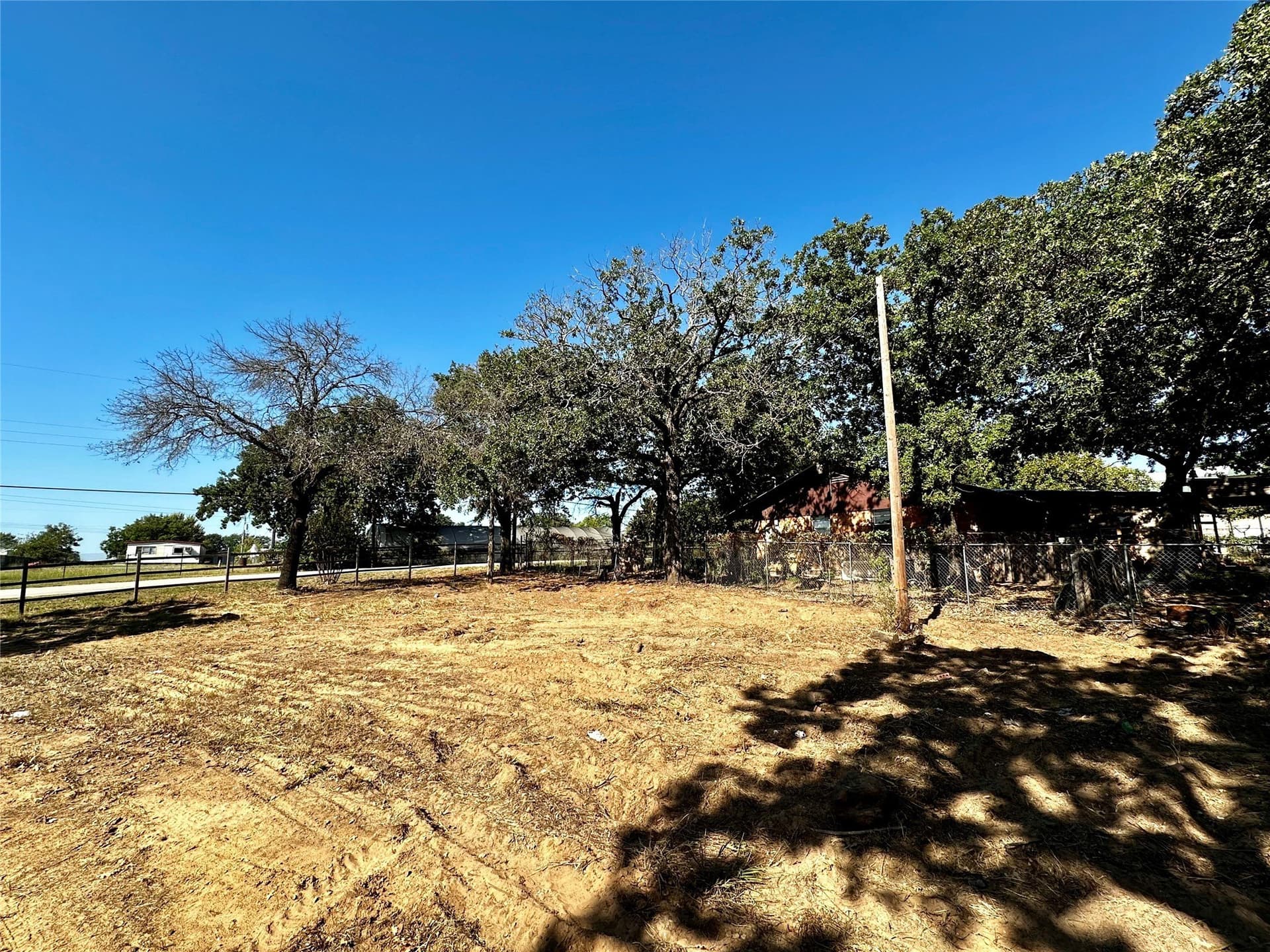 1.58 acres in Tarrant County gallery image 2