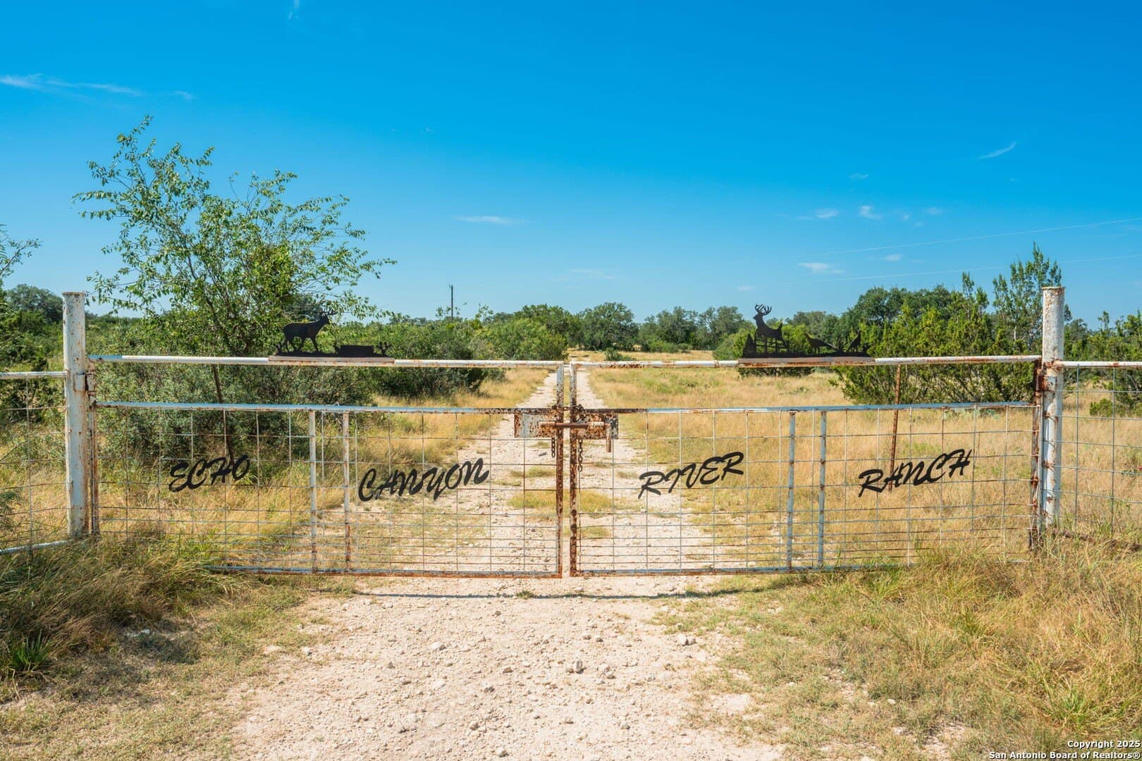 576.14 acres in Sutton County - photo 4