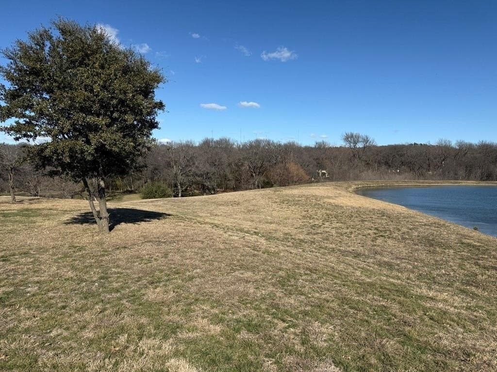 1.6 acres in Ellis County