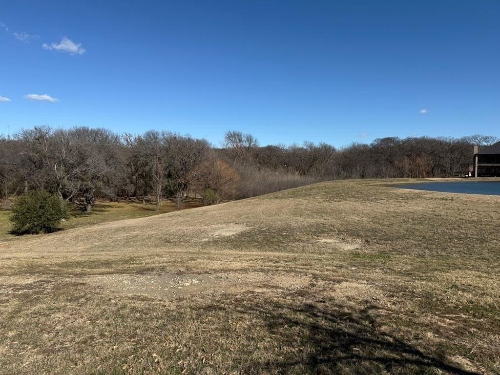1.6 acres in Ellis County gallery image 2