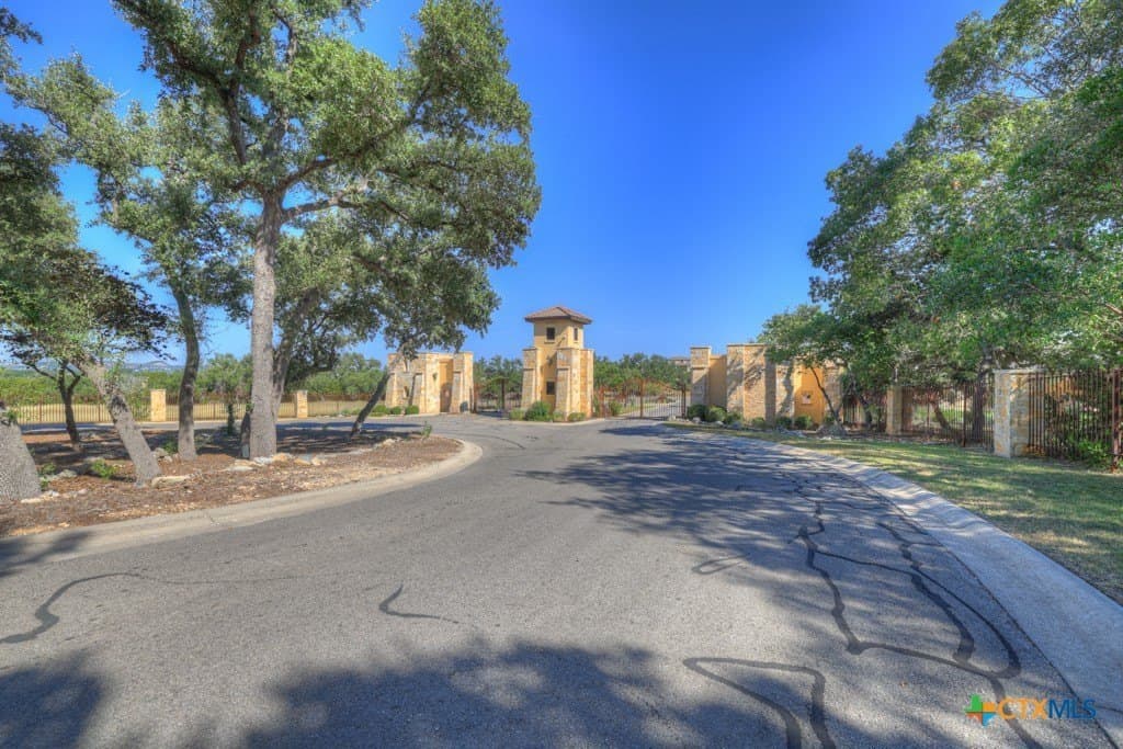 2.11 acres in Comal County gallery image 3