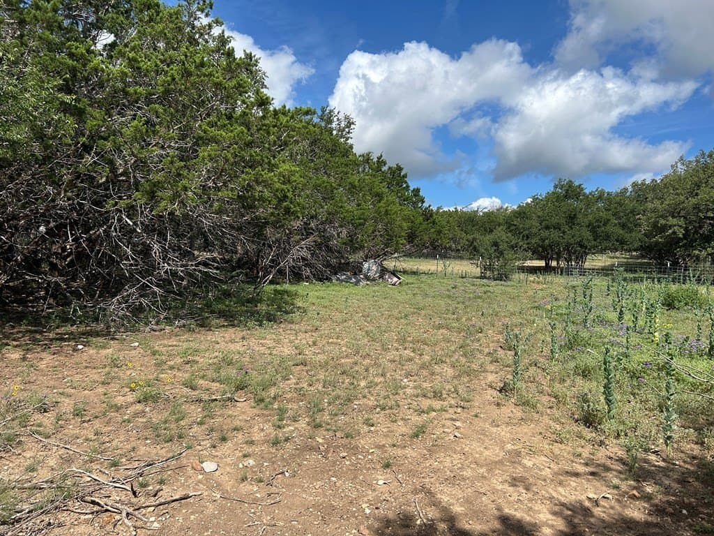 3.35 acres in Bandera County gallery image 4