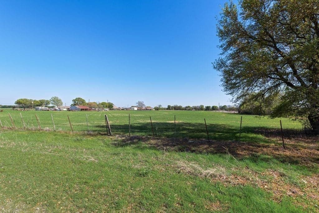 4.87 acres in Ellis County gallery image 4