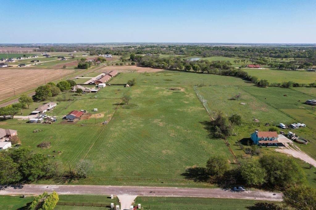 4.87 acres in Ellis County gallery image 2