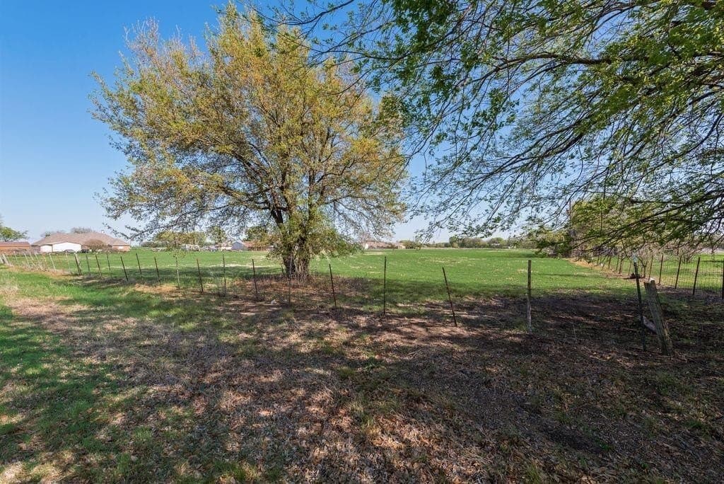 4.87 acres in Ellis County gallery image 3