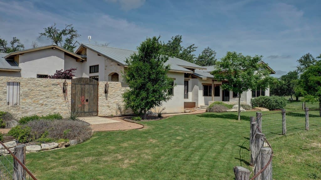 37.66 acres in Gillespie County - photo 9