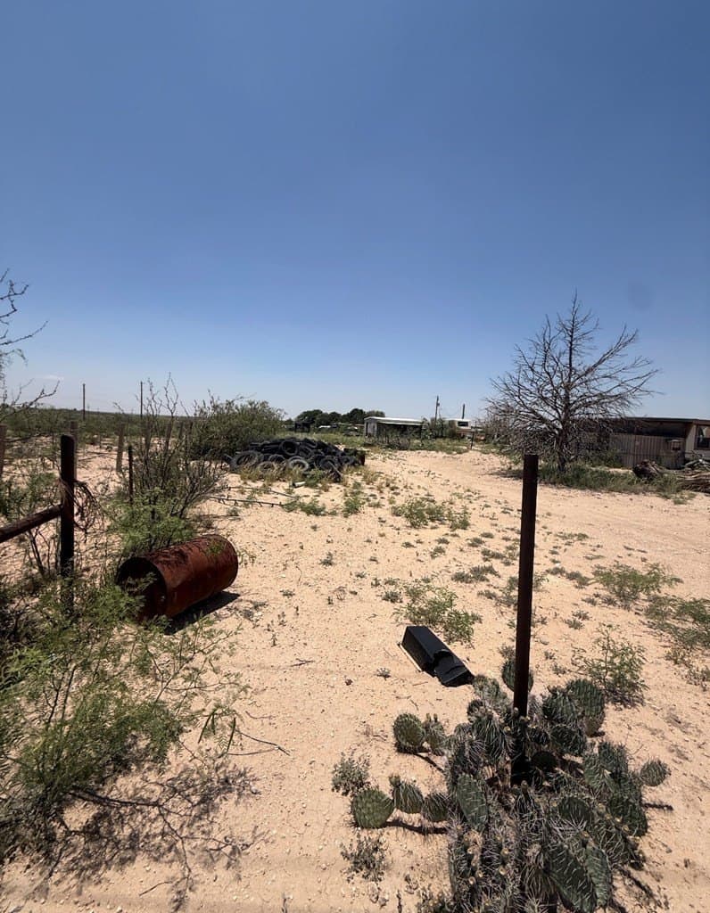 1.02 acres in Crane County gallery image 3