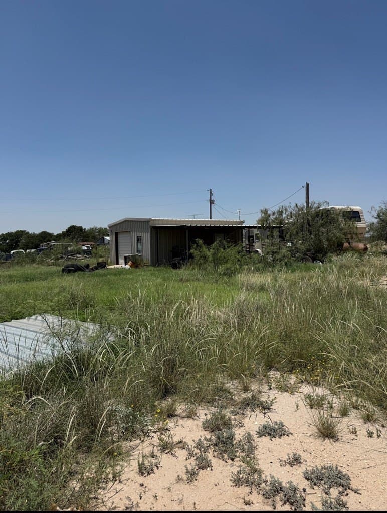 1.02 acres in Crane County gallery image 2