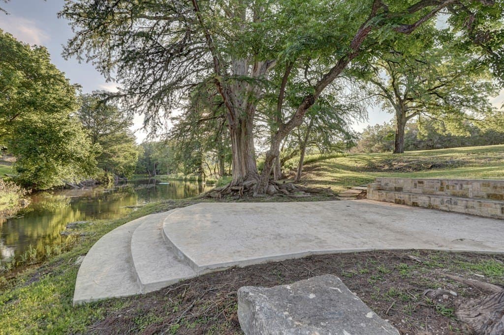 8.06 acres in Kerr County gallery image 4