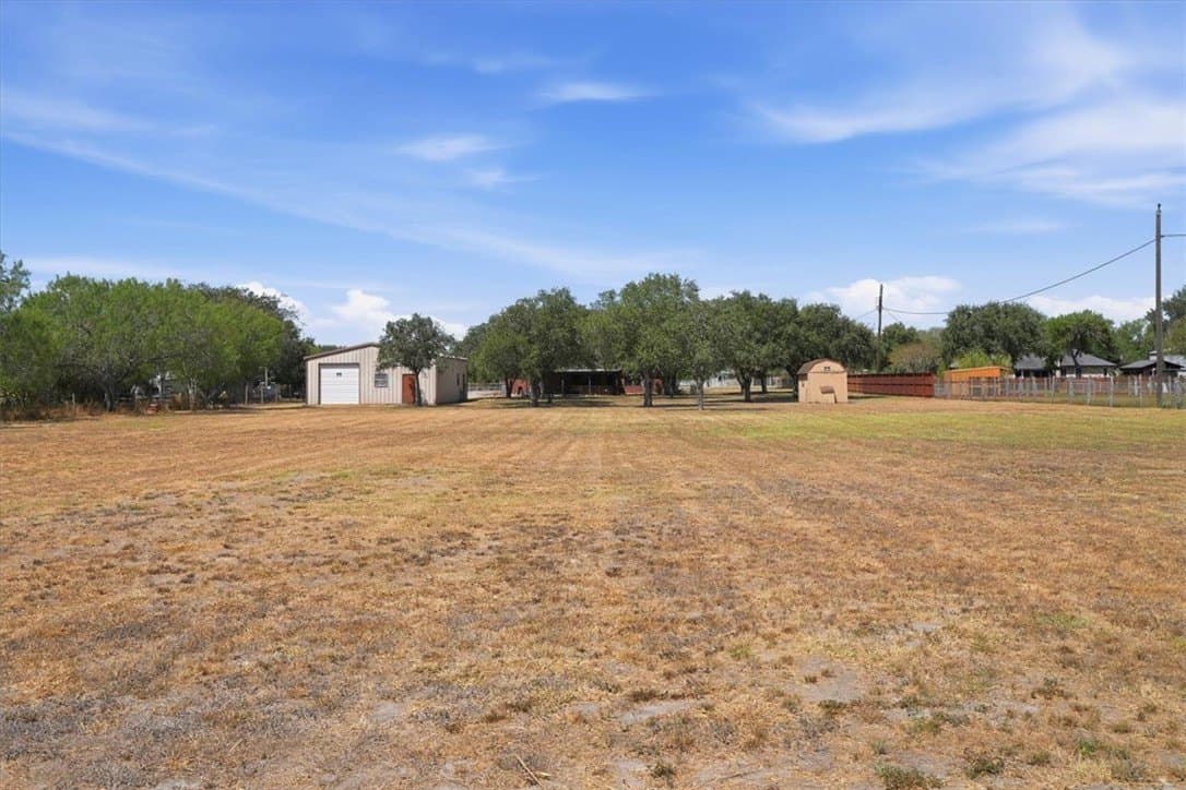 89,250 acres in Nueces County - photo 40