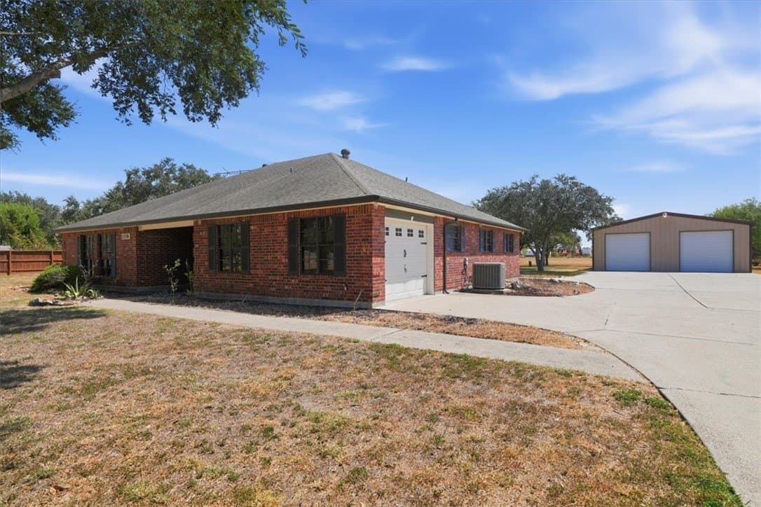 89,250 acres in Nueces County - photo 5