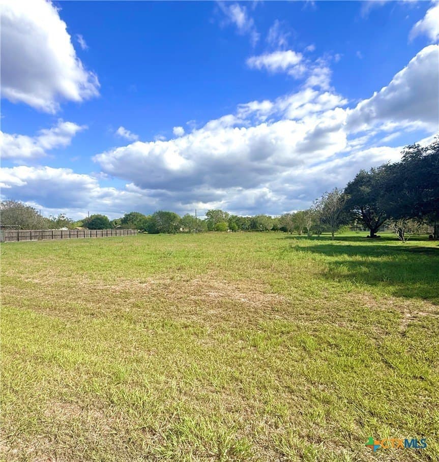 1.01 acres in Victoria County - photo 3