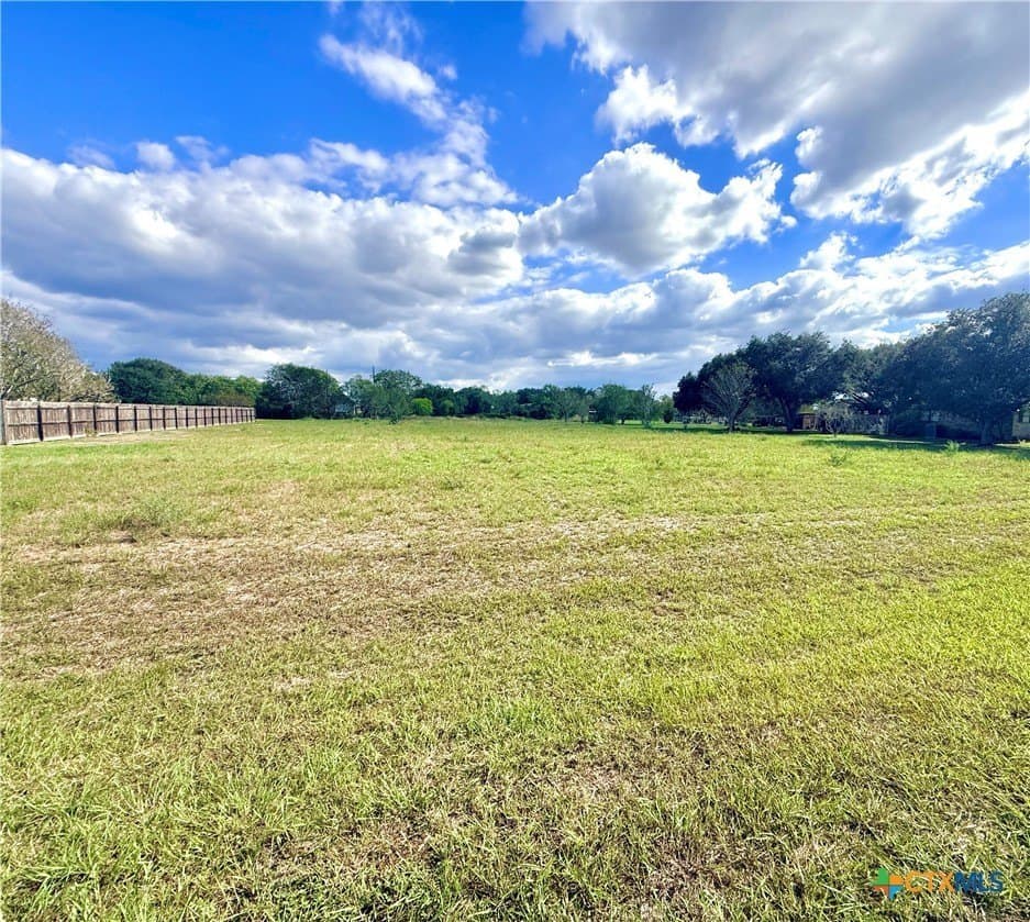 1.01 acres in Victoria County - photo 2