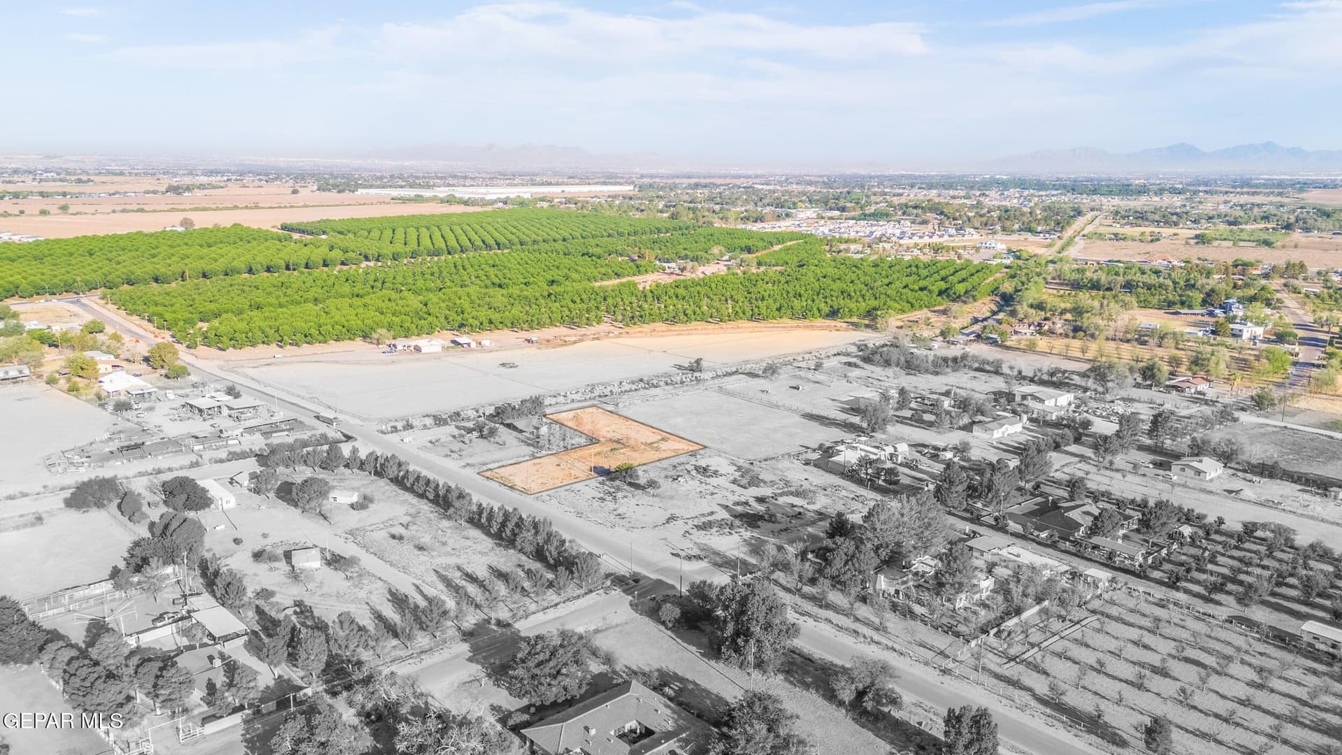 0.9 acres in El Paso County gallery image 4