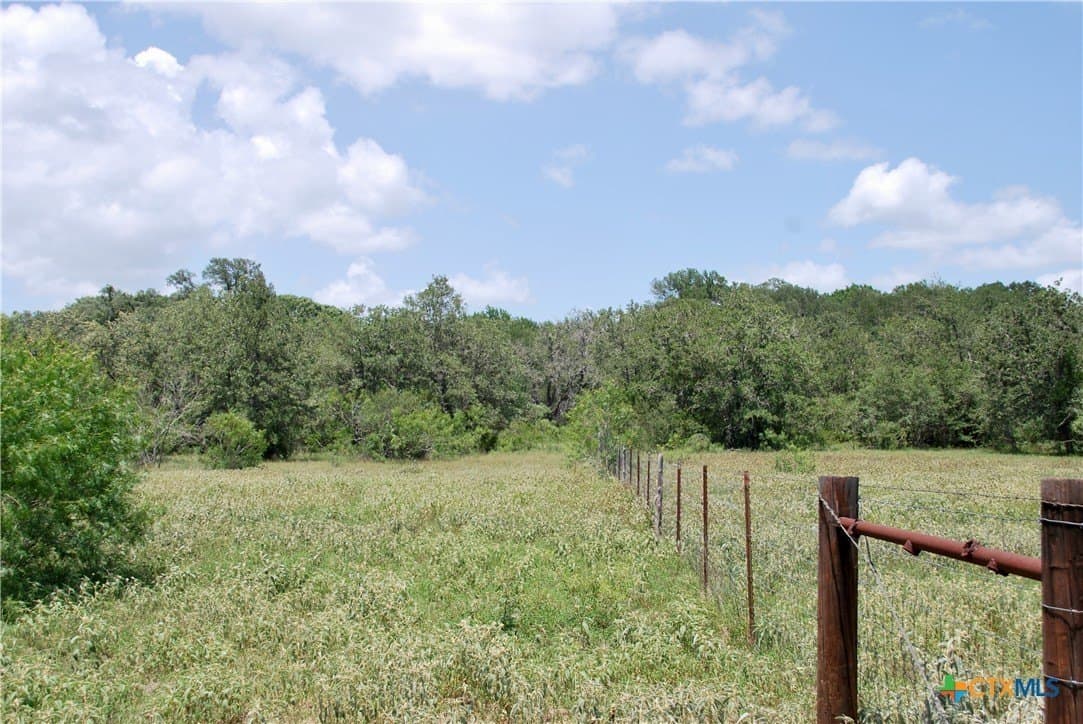 368 acres in Gonzales County - photo 23
