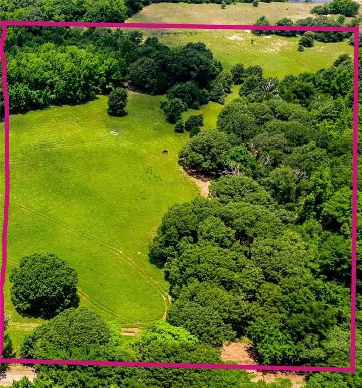 10.5 acres in Henderson County