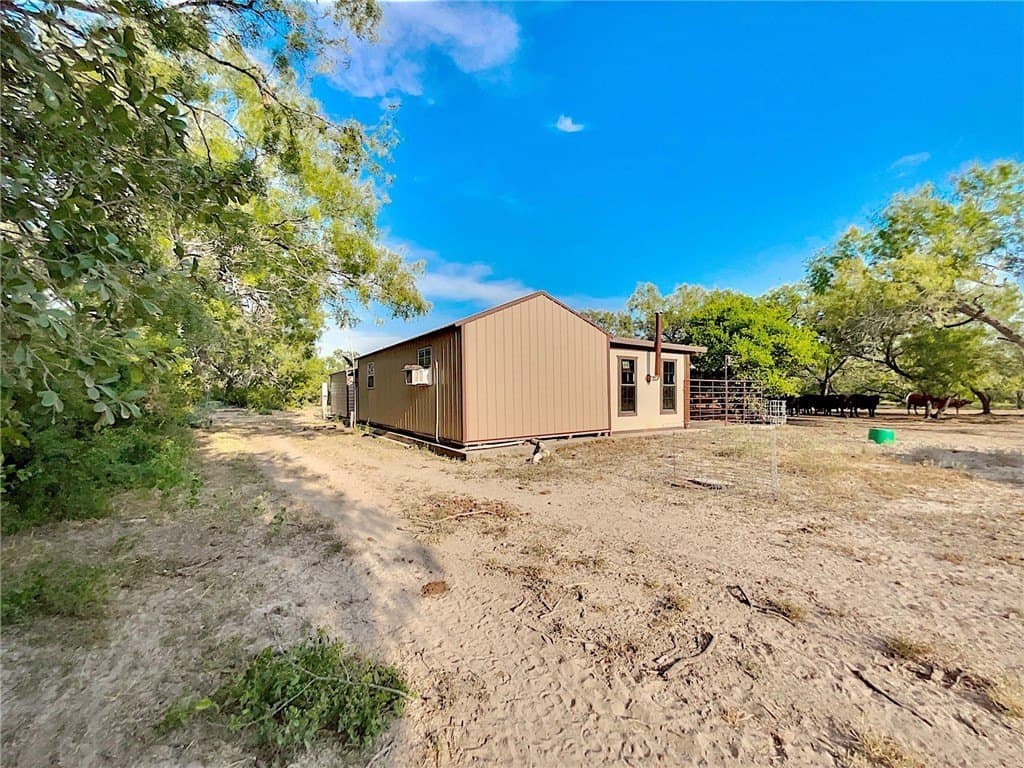 549.9 acres in Jim Wells County - photo 9