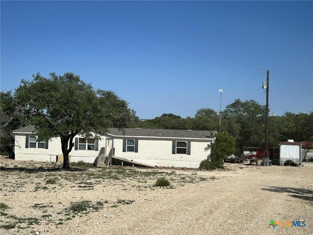 10.02 acres in Lampasas County
