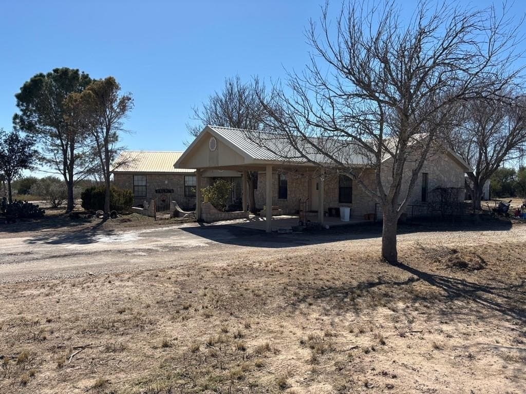 137.8 acres in Kinney County