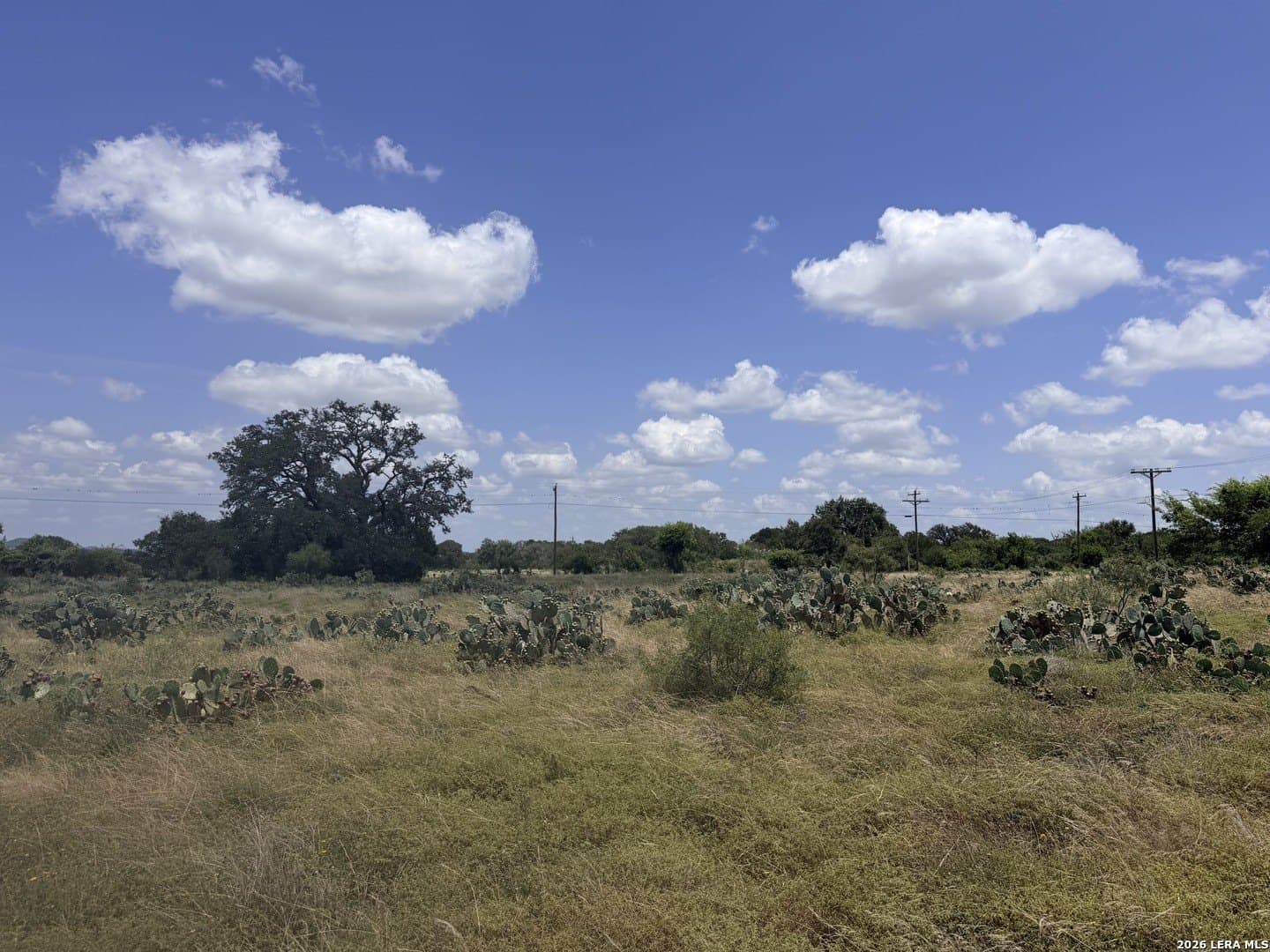 0.86 acres in Bandera County - photo 2